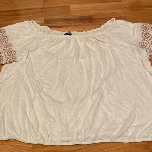Woman’s xxl American Eagle shirt